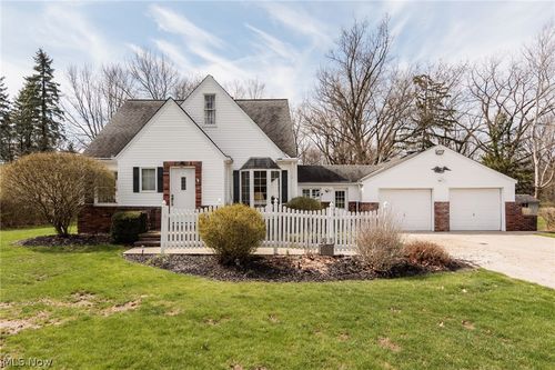 10136 Ridge Rd, North Royalton, OH, 44133-1751 | Card Image