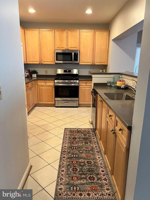 apt-301-4950 Brenman Park Dr, ALEXANDRIA, VA, 22304-8208 | Card Image