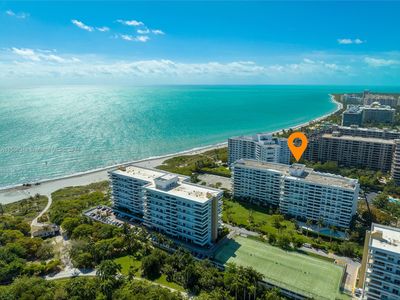 911 - 199 Ocean Lane Dr, Condo with 2 bedrooms, 2 bathrooms and null parking in Key Biscayne FL | Image 2