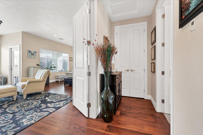 Main bed entry | Image 21