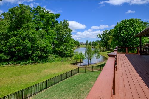 111 Ne Lake Forest Ln, Bentonville, AR, 72712-4909 | Card Image