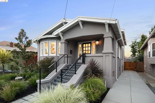 636 636 56th St, Oakland, CA, 94609 | Card Image