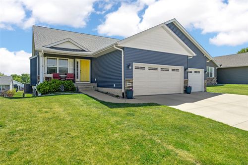 860 Jessie St, North Liberty, IA, 52317-9081 | Card Image