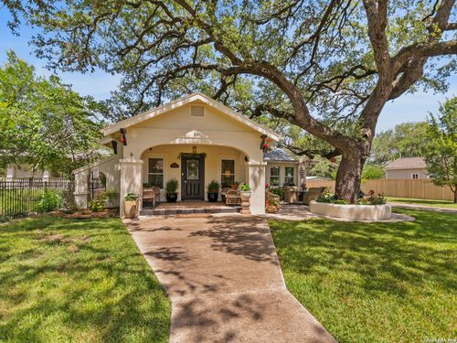 205 2nd St, Boerne, TX, 78006-2944 | Card Image