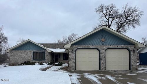 604 7th Street Loop Nw, Jamestown, ND, 58401-2380 | Card Image