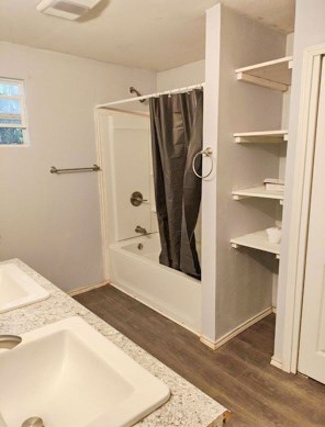 414 Future St, Home with 3 bedrooms, 2 bathrooms and null parking in Palestine TX | Image 5