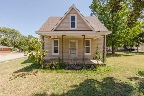 121 S Highland St, Conway Springs, KS, 67031-8264 | Card Image