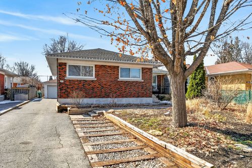 1318 Albany Drive, Belair Park - Copeland Park and Area, ON, K2C2L9 | Card Image