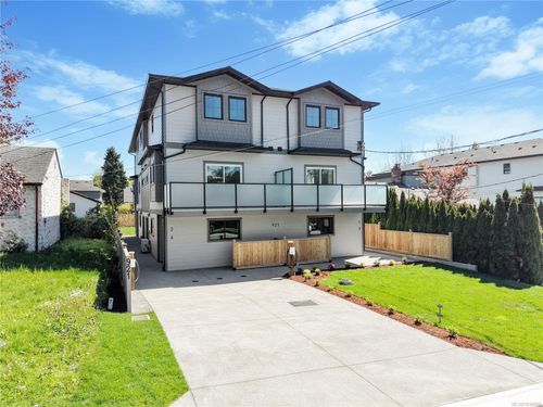 4-921 Dale St, Saanich, BC, V8X2V9 | Card Image