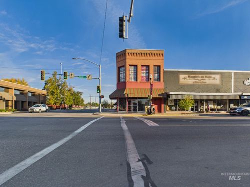 102 E Main St, Emmett, ID, 83617-2932 | Card Image