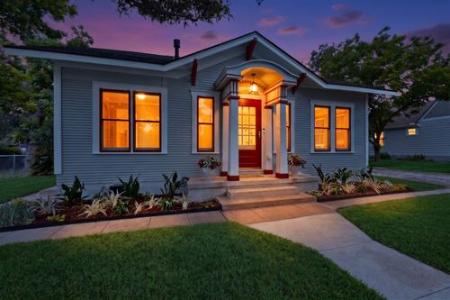 905 Howard St, Taylor, TX, 76574-2507 | Card Image