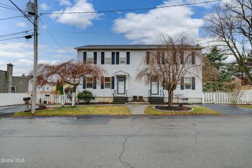 32 Richmond St, Colonie, NY, 12205-3311 | Card Image