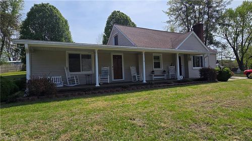 141 New St, Mount Airy, NC, 27030-5851 | Card Image