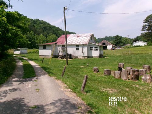 68 Furnace Ln, Greenup, KY, 41144-8106 | Card Image