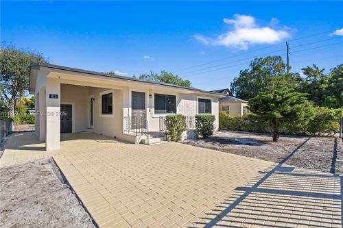 811 Nw 115th St, Miami, FL, 33168-2232 | Card Image