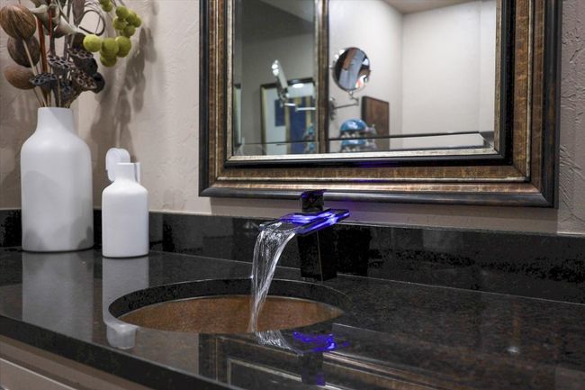 Sinks turn colors - Blue for cold, Red for Hot. | Image 30