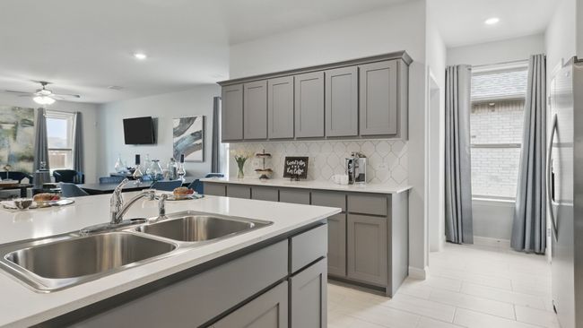 728 Amber Fields Drive, House other with 4 bedrooms, 3 bathrooms and null parking in Denton TX | Image 4