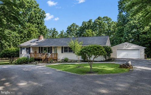 453 Sylvan Ln, HARPERS FERRY, WV, 25425-6809 | Card Image