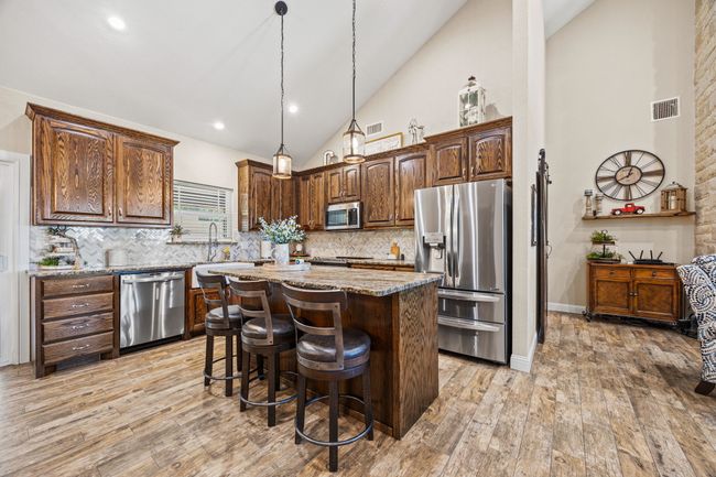 136 N Bronco Ct, House other with 4 bedrooms, 4 bathrooms and null parking in Springtown TX | Image 7