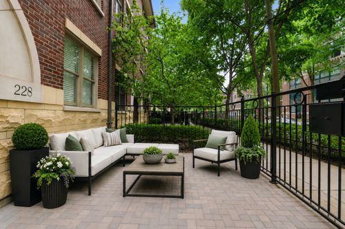 228 E Cullerton St, Chicago, IL, 60616-1307 | Card Image