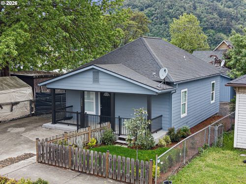 1354 Se Pine St, Roseburg, OR, 97470-4014 | Card Image