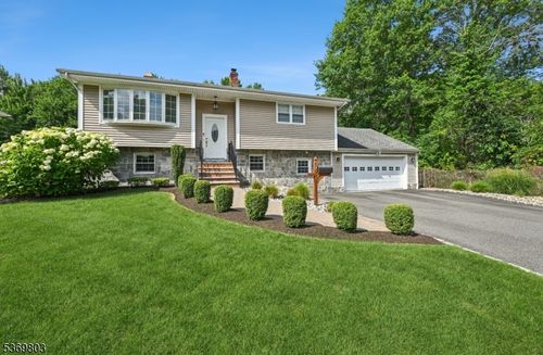 11 Carrigan Ln, Madison, NJ, 07940-1209 | Card Image