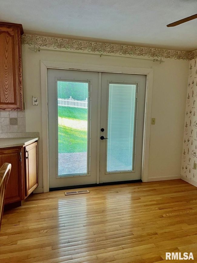 8 Shawnee Dr, House other with 3 bedrooms, 2 bathrooms and null parking in West Frankfort IL | Image 6