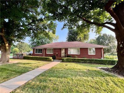 300 E 13th Street, House other with 3 bedrooms, 2 bathrooms and null parking in Higginsville MO | Image 3