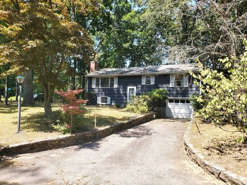 26 Hiawatha Lane Ext, Westport, CT, 06880-5811 | Card Image