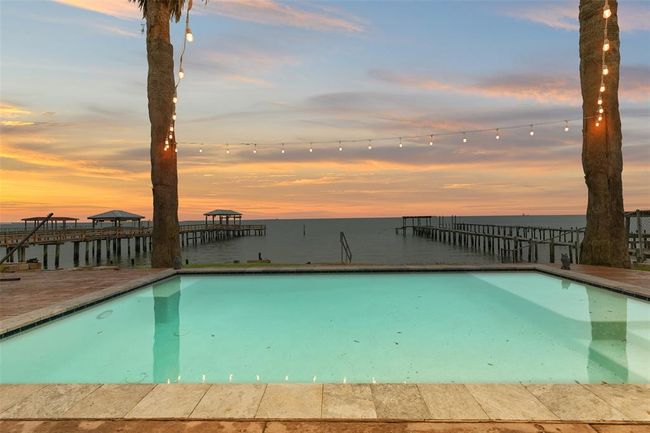 427 2 Nd St, House other with 3 bedrooms, 3 bathrooms and 1 parking in San Leon TX | Image 9