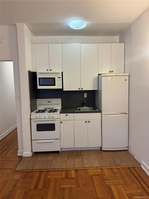 5n-41-41 41st Street, New York, NY, 11104 | Card Image