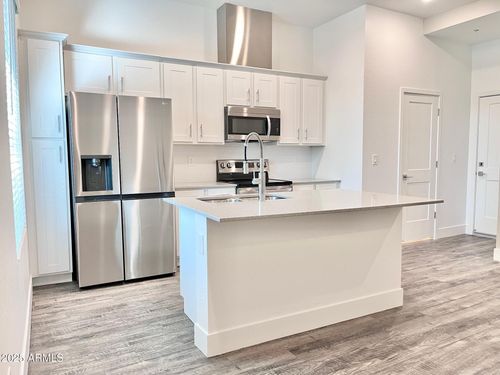 101-500 W Missouri Ave, Phoenix, AZ, 85013-1800 | Card Image