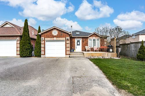 76 Stanley St, Barrie, ON, L4M6V5 | Card Image