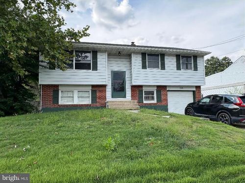 330 Croce Ave, GIBBSTOWN, NJ, 08027-1620 | Card Image