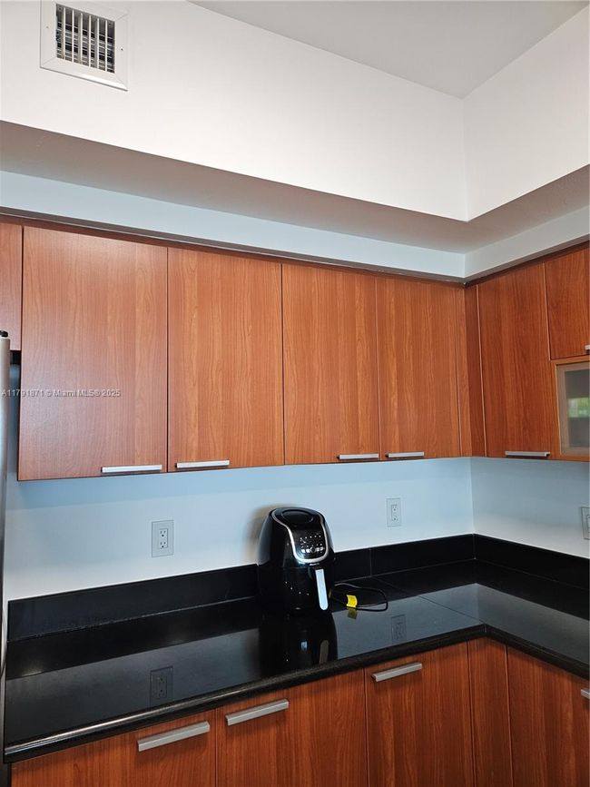 APT-2202 - 15051 Royal Oaks Ln, Condo with 2 bedrooms, 3 bathrooms and null parking in North Miami FL | Image 8