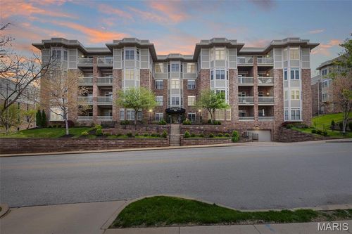 apt-105-520 N And South Rd, Saint Louis, MO, 63130-3826 | Card Image