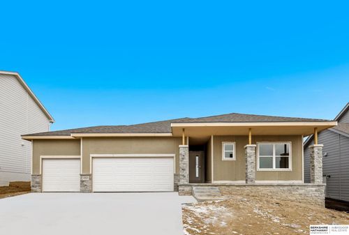 18410 Palisades Dr, Omaha, NE, 68136-4277 | Card Image