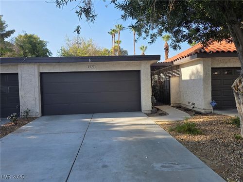 2577 Pera Cir, Las Vegas, NV, 89121-4024 | Card Image