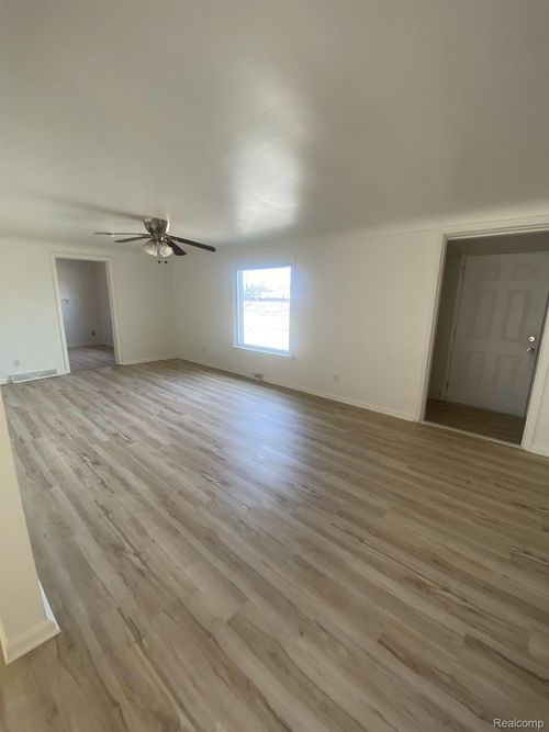 3512 Barry St, Wayne, MI, 48184-1904 | Card Image