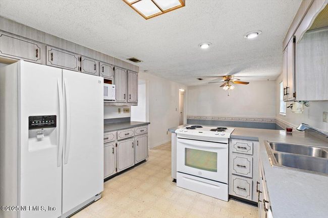 8357 Barracuda Rd, House other with 3 bedrooms, 2 bathrooms and null parking in Jacksonville FL | Image 7