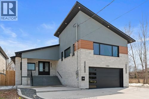 2585 Kenora St, Windsor, ON, N9B1Y3 | Card Image