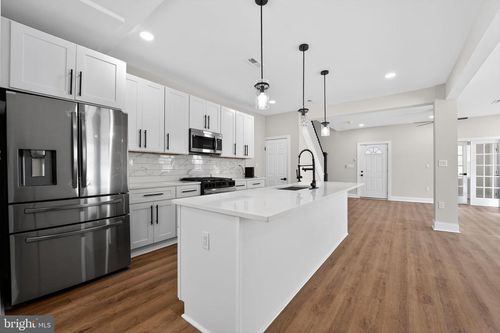 2911 Pinewood Ave, BALTIMORE, MD, 21214-1258 | Card Image