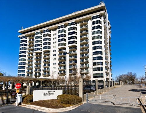 204-655 S Riverside Dr, Memphis, TN, 38103-4617 | Card Image