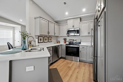 5882 Parkview Ln, Milford, OH, 45150-3153 | Card Image