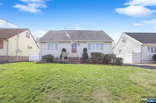 340 Kipp Ave, Elmwood Park, NJ, 07407-1129 | Card Image