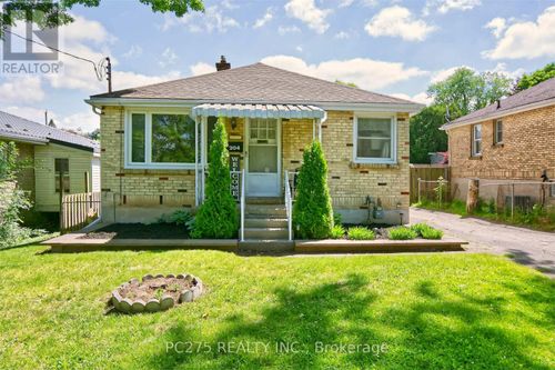 204 Taylor Street, London East (East C), ON, N5Y2J5 | Card Image