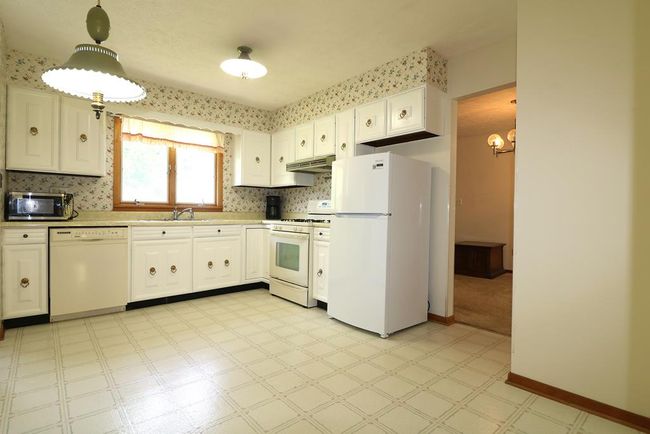 119 Fairway Cir, House other with 3 bedrooms, 2 bathrooms and 2 parking in Norwalk OH | Image 7