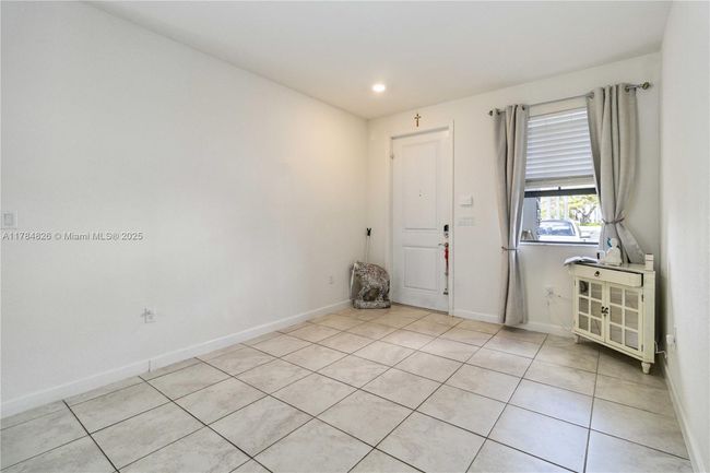 25037 Sw 114 Th Ct, Townhouse with 3 bedrooms, 3 bathrooms and null parking in HOMESTEAD FL | Image 6