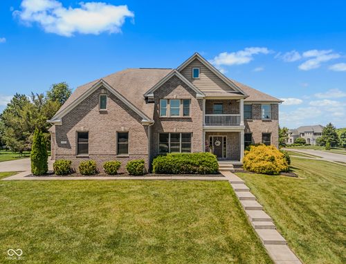 950 Westlake Hills Dr, Columbus, IN, 47201-1103 | Card Image