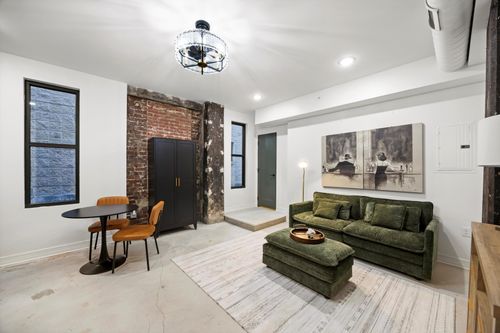 611-d-117 E 7th St, Chattanooga, TN, 37402-1958 | Card Image